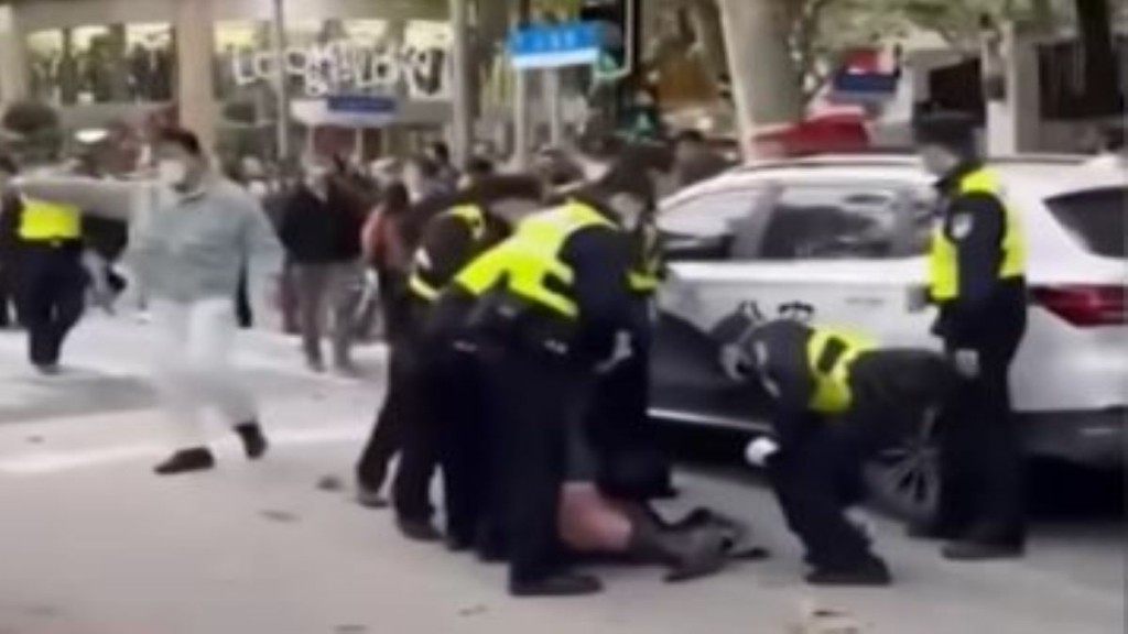 Η Βρετανία καταδικάζει τη σύλληψη δημοσιογράφου του BBC στην Κίνα – “Προκαλεί σοκ και είναι απαράδεκτη”