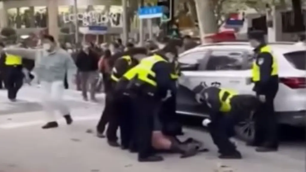 Η Βρετανία καταδικάζει τη σύλληψη δημοσιογράφου του BBC στην Κίνα – “Προκαλεί σοκ και είναι απαράδεκτη”