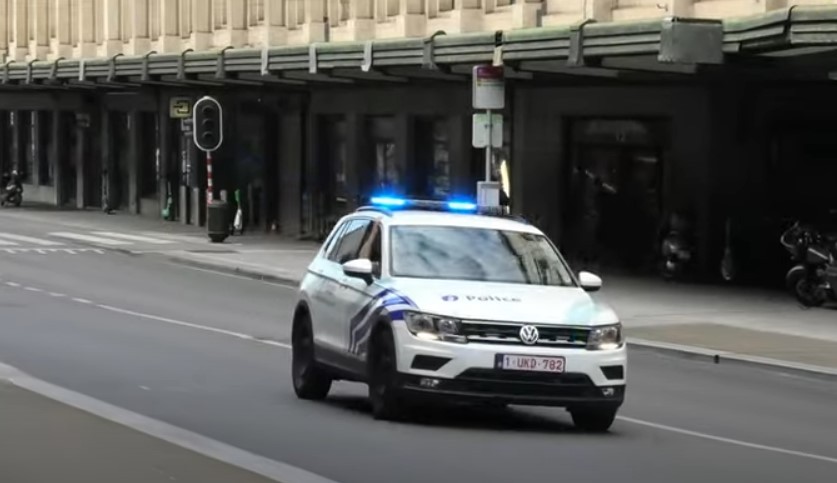 Συναγερμός στις Βρυξέλλες – Άνδρας μαχαίρωνε μέχρι θανάτου αστυνομικό και φώναζε “Αλαχού Ακμπάρ”