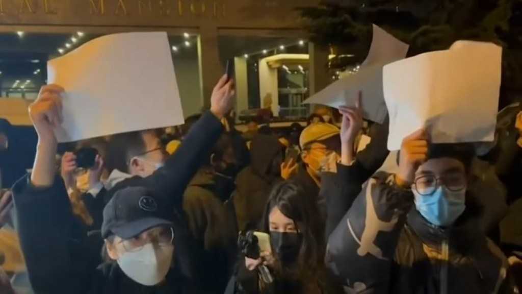 Οι ΗΠΑ στέκονται στο πλευρό όσων διαδηλώνουν κατά των αυστηρών μέτρων για τον κορονοϊό στην Κίνα