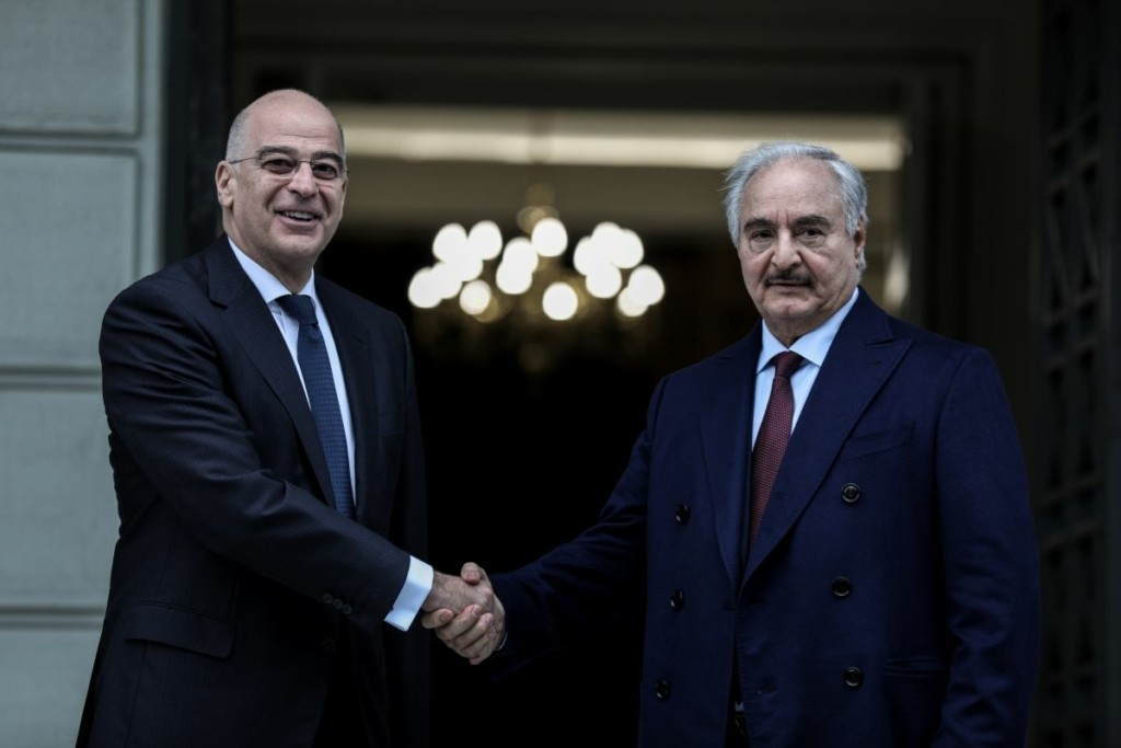 Συνάντηση Δένδια – Χαφτάρ – Καταδικάζουν ξεκάθαρα το τουρκολιβυκό μνημόνιο