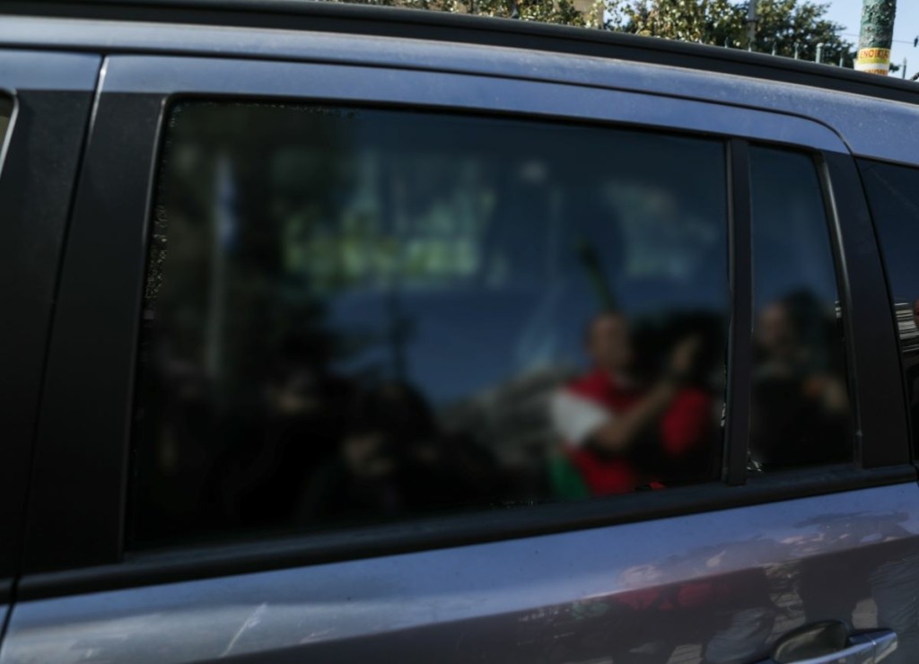 Ποινική δίωξη για ανθρωποκτονία από πρόθεση στον 14χρονο που σκότωσε τον 17χρονο αδελφό του στη Μάνδρα