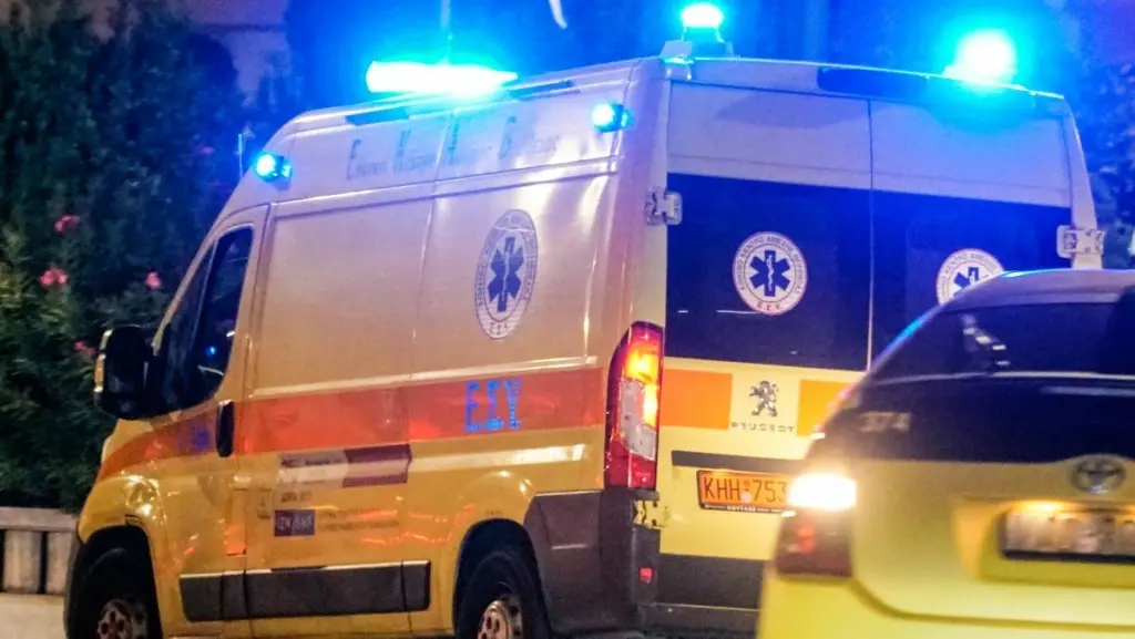 Σοβαρό τροχαίο στην Παιανία: Στο νοσοκομείο τραυματίας με αιμορραγία