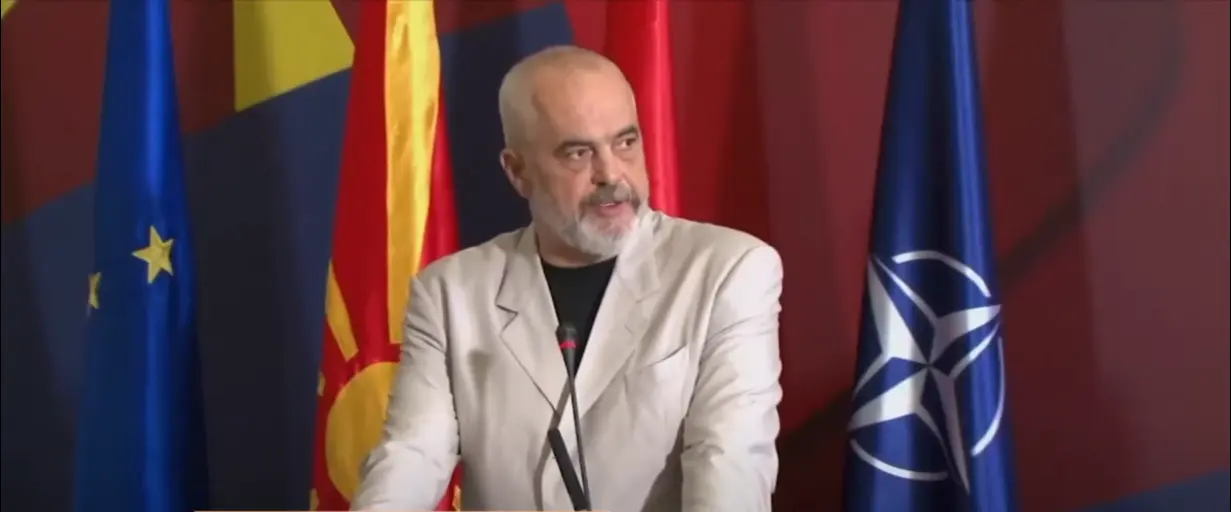 Ο Έντι Ράμα καταδικάζει τη Βρετανία για “διακρίσεις” σε βάρος Αλβανών πολιτών