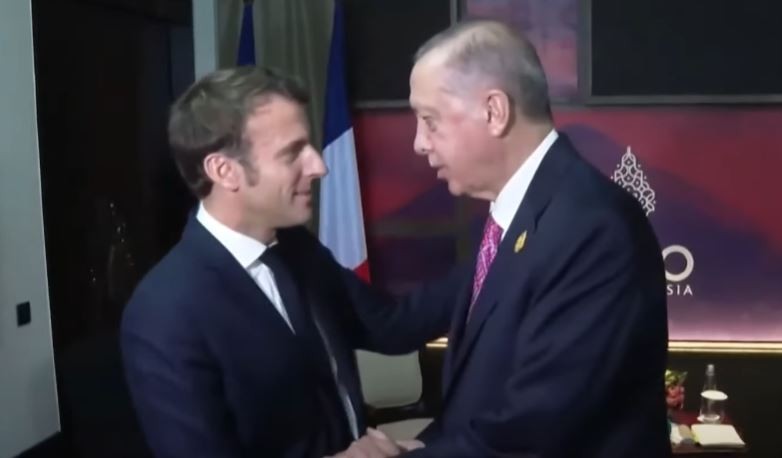 Αυστηρά μαθήματα Μακρόν σε Ερντογάν – Κατάλογος με τα ζητήματα που πρέπει να μαζευτεί