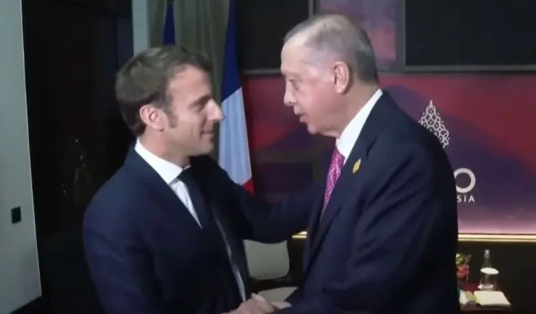 Αυστηρά μαθήματα Μακρόν σε Ερντογάν – Κατάλογος με τα ζητήματα που πρέπει να μαζευτεί