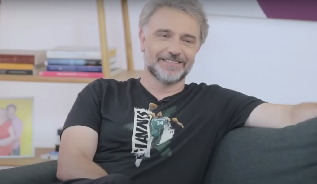 Ποιος είναι ο Φάνης Mουρατίδης – Η καριέρα και η γνωριμία με την Άννα Μαρία Παπαχαραλάμπους