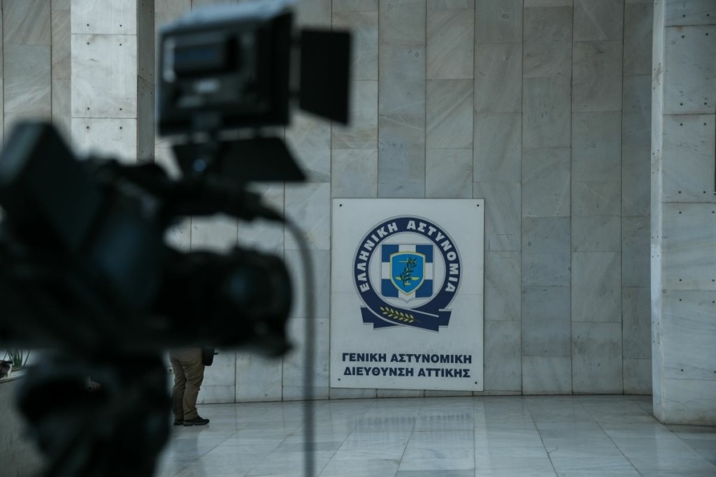 Γλυφάδα: Οικιακή βοηθός έκλεψε 24.000 ευρώ από σπίτι που εργαζόταν – Συνελήφθη από τις Αρχές