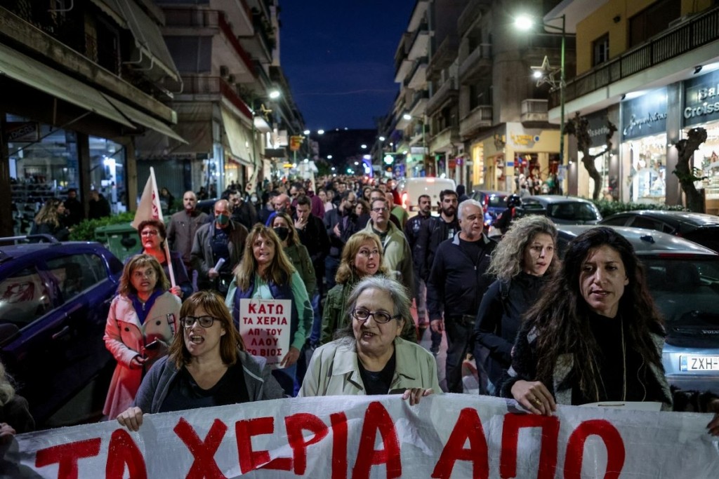 Πορεία αλληλεγγύης για την Ιωάννα Κολοβού – Εκατοντάδες πολίτες στο πλευρό της δημοσιογράφου (pics&vids)