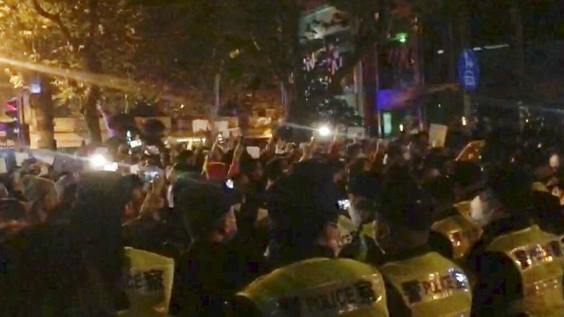 Η Βρετανία καλεί τον πρεσβευτή της Κίνας για τα επεισόδια με τον δημοσιογράφο του BBC