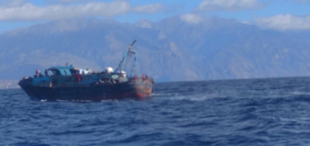 Αίσιο τέλος για την επιχείρηση διάσωσης εκατοντάδων μεταναστών στα Χανιά (pics)