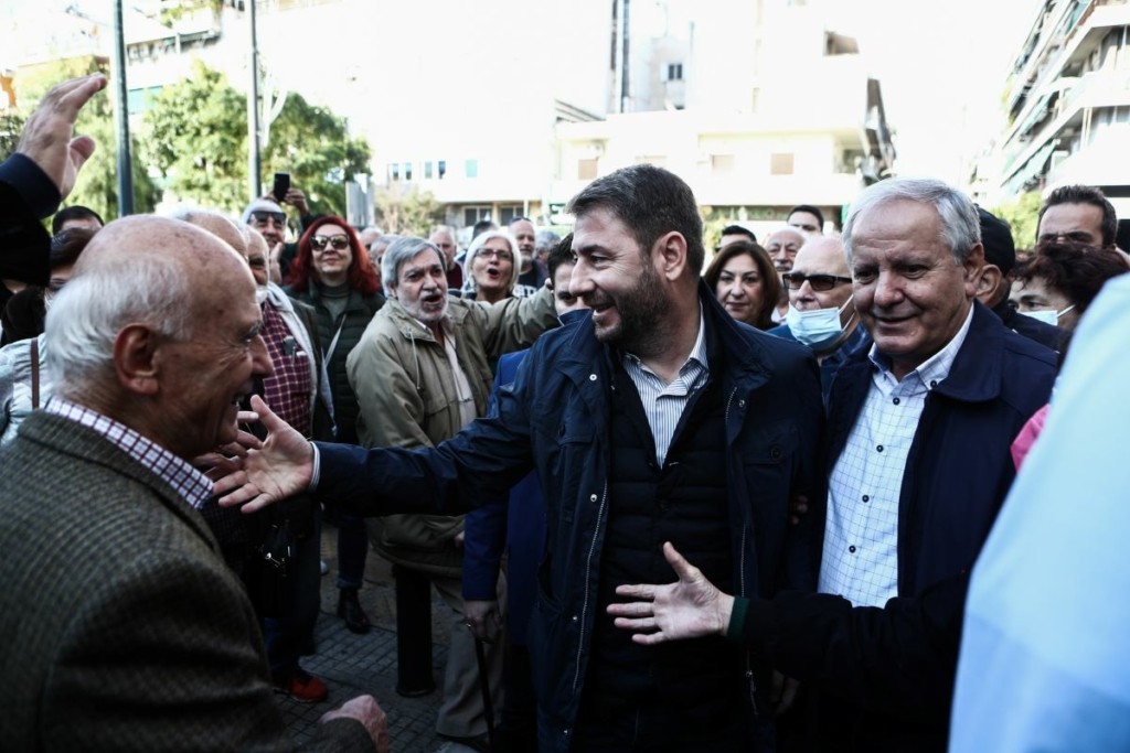 Αιχμηρές δηλώσεις Ανδρουλάκη από την Καλλιθέα – “Η κυβέρνηση συνεχίζει να χαϊδεύει τις τράπεζες”