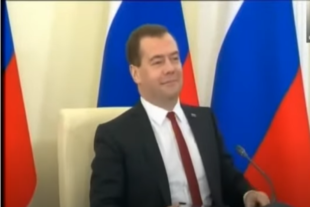 Νέο “χτύπημα” Ντμίτρι Μεντβέντεφ εναντίον Ρώσων πολιτών που πολεμούν στην Ουκρανία – “Είστε δειλοί προδότες”