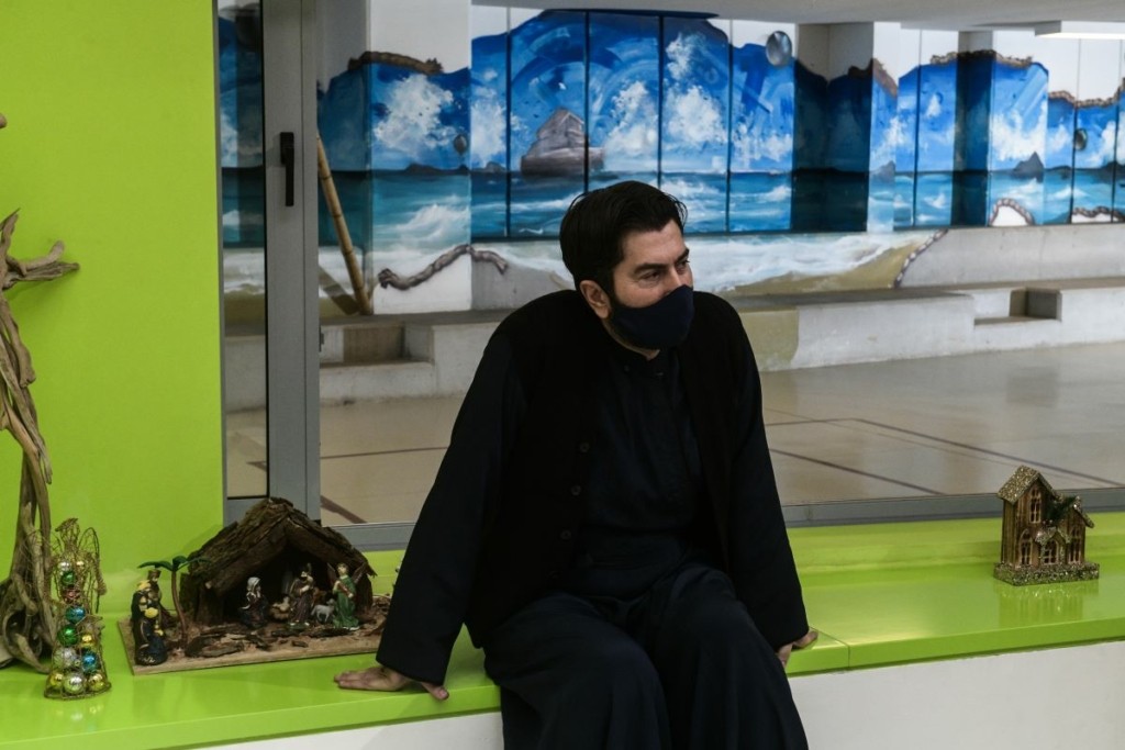 Παιδιά της “Κιβωτού του Κόσμου” στηρίζουν τον πατέρα Αντώνιο – “Αποτελεί φωτεινό παράδειγμα, είμαστε μαζί του” (vid)