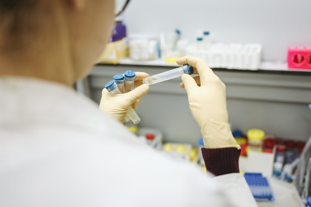 Με PCR ή Rapid Test επιστρέφουν οι ανεμβολίαστοι υγειονομικοί στο ΕΣΥ