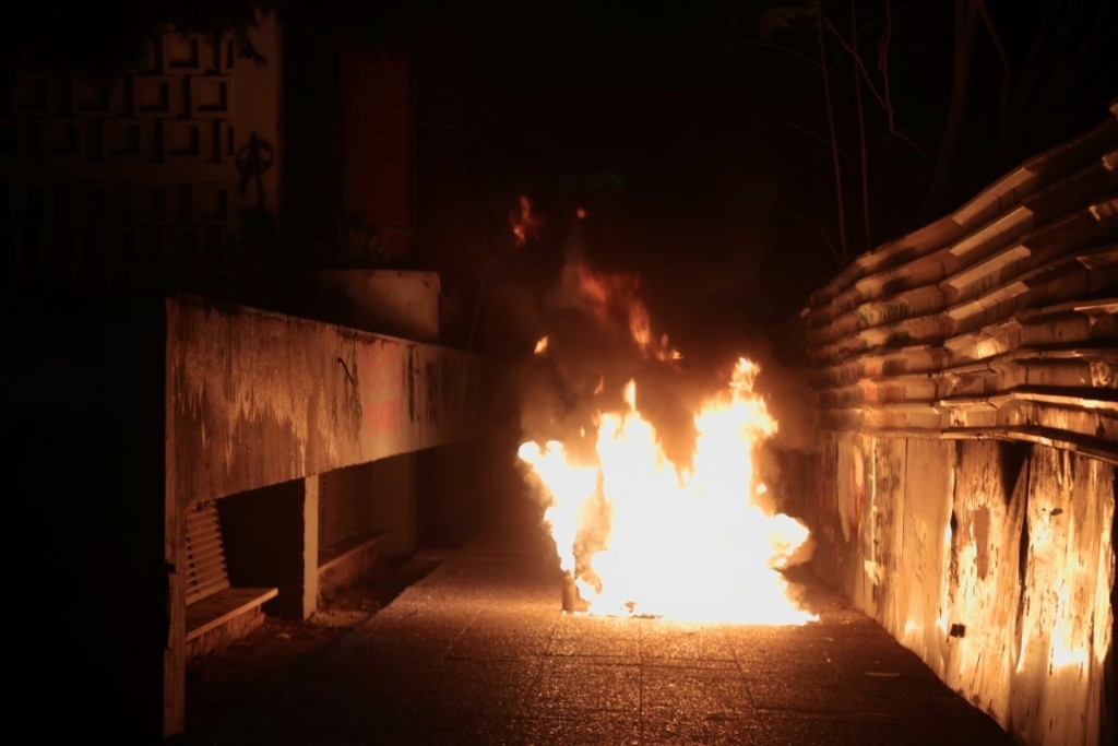 Επτά προσαγωγές για τις ρίψεις μολότοφ στη Θεσσαλονίκη πριν την πορεία για την επέτειο του Πολυτεχνείου (pics&vids)