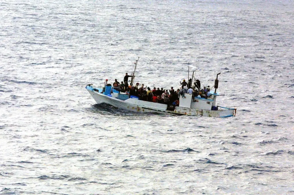 Συνελήφθησαν επτά άτομα για διακίνηση εκατοντάδων μεταναστών – Πλήρωναν 4.000 δολάρια για τη μεταφορά τους