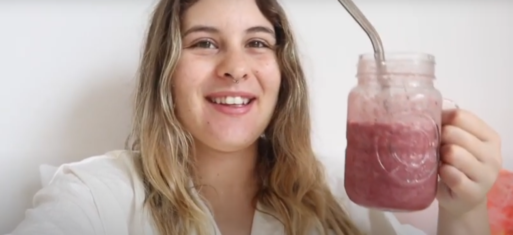 Νέα μαμά φτιάχνει smoothies με… πλακούντα – Ο σύντροφός της τα βρίσκει “πολύ γευστικά”(pics&vid)