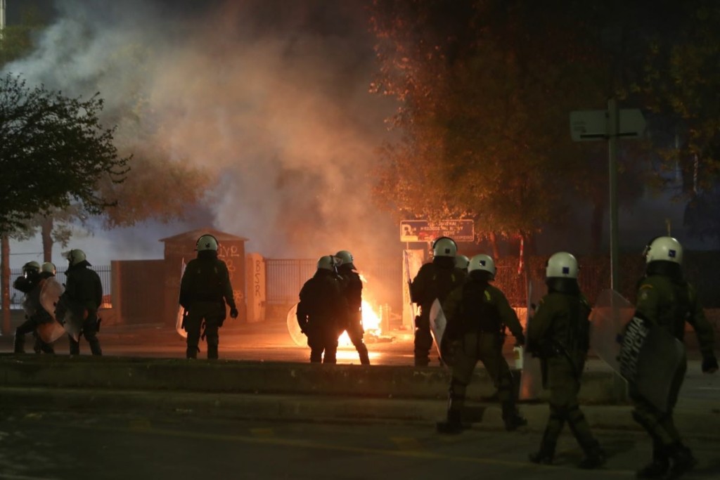 Θεσσαλονίκη: Επεισόδια στο ΑΠΘ τα ξημερώματα – Μολότοφ και δακρυγόνα