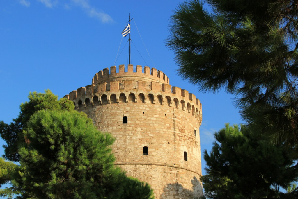 Πέφτουν οι σοβάδες σε σχολείο στη Θεσσαλονίκη – “Τα παιδιά κινδυνεύουν” (pics)