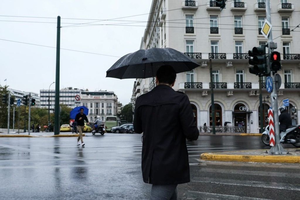Σφοδρή κακοκαιρία με βροχές και καταιγίδες τις επόμενες ώρες – Πού θα χτυπήσουν τα φαινόμενα