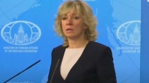 Νέα επίθεση της Ζαχάροβα στο Μακρόν – “Ωθεί το Κίεβο προς την καταστροφή”
