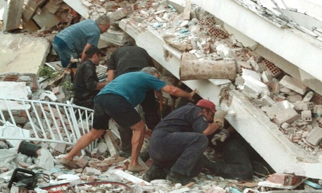 Ο φονικός σεισμός του 1999 – 143 νεκροί και 50.000 Αθηναίοι έμειναν άστεγοι