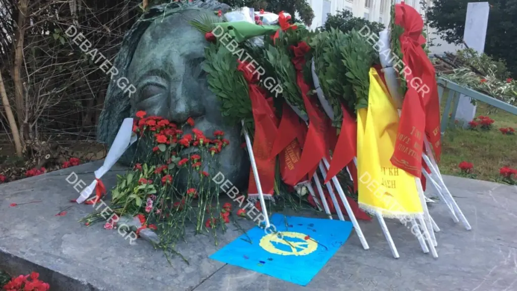 Άνοιξε η πύλη του Πολυτεχνείου – Κατέθεσαν στεφάνι Τσίπρας και Ανδρουλάκης (pics&vid)
