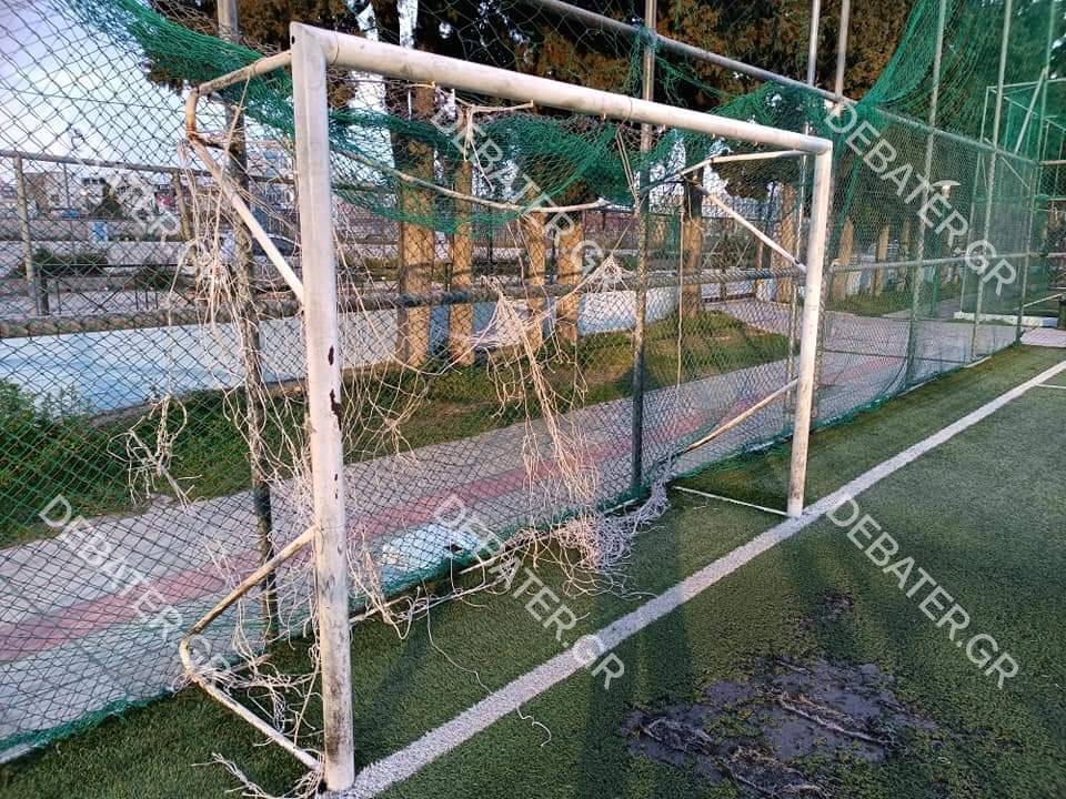 Εικόνες εγκατάλειψης σε χώρο άθλησης παιδιών στο Αιγάλεω – Τι καταγγέλλουν κάτοικοι στο DEBATER (pics)