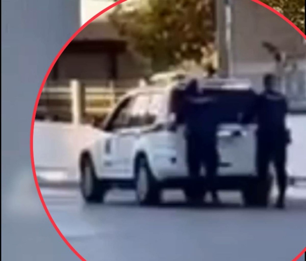 Απίστευτο περιστατικό στο Ζεφύρι – Τζιπ της αστυνομίας έμεινε στο δρόμο και το έσπρωχναν αστυνομικοί (vid)