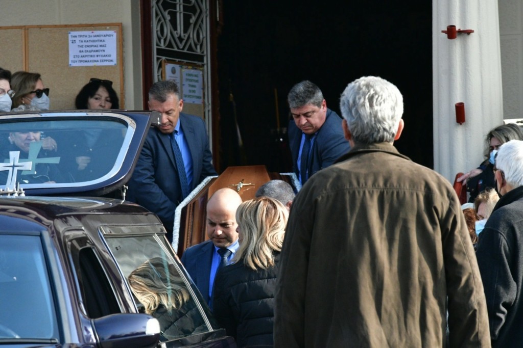 Αποχαιρέτησαν με δάκρυα τον 53χρονο που σκοτώθηκε στο τροχαίο στο Βουκουρέστι (pics&vid)