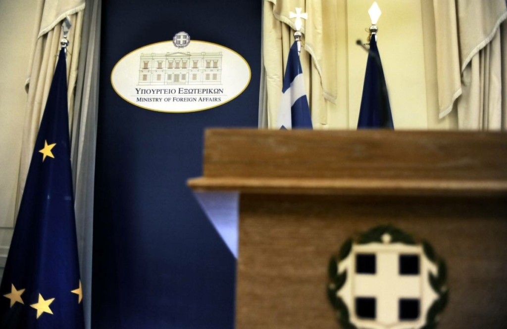 Το ΥΠΕΞ απαντά στις προκλήσεις Τσαβούσογλου – “Στην ωμή απειλή βίας προτάσσουμε τους κανόνες”