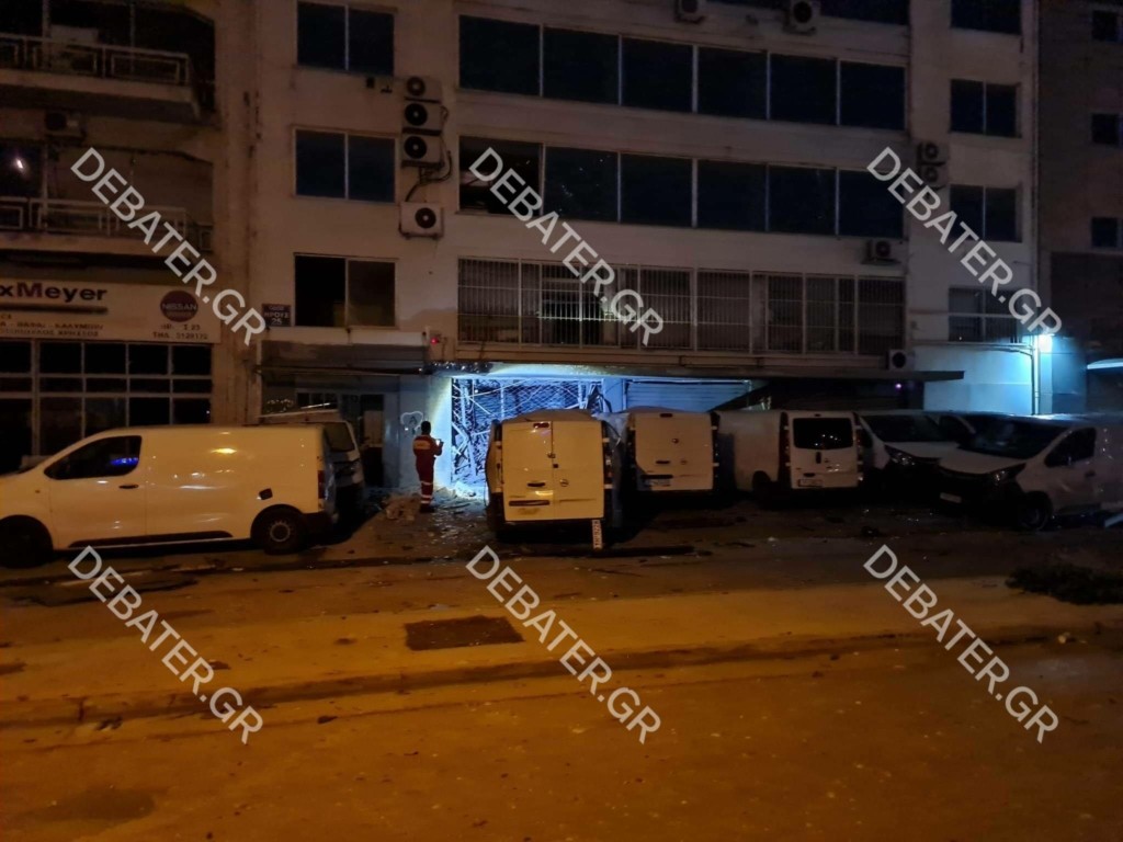 Ισχυρότατη έκρηξη ισοπέδωσε κατάστημα καπνικών στον Κολωνό – Σοβαρές ζημιές σε μεγάλη ακτίνα (pics)