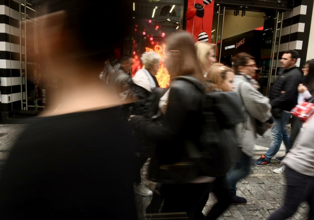 Τι ώρα κλείνουν σήμερα Σάββατο τα μαγαζιά – Ανοιχτά την Κυριακή