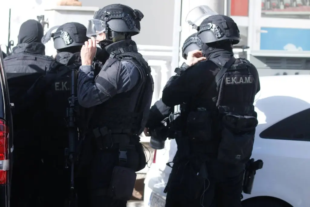Αγία Βαρβάρα: Μεγάλη επιχείρηση από τη δίωξη ναρκωτικών – Έφοδος σε διαμερίσματα