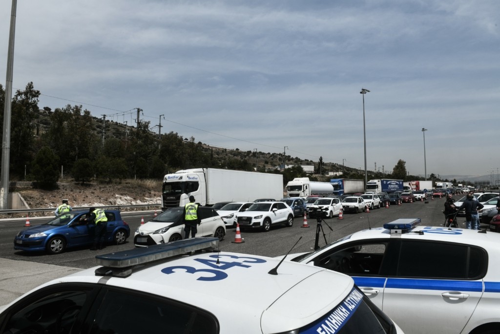 Αυξημένα μέτρα της Τροχαίας για την έξοδο των Χριστουγέννων – Απαγόρευση κυκλοφορίας φορτηγών