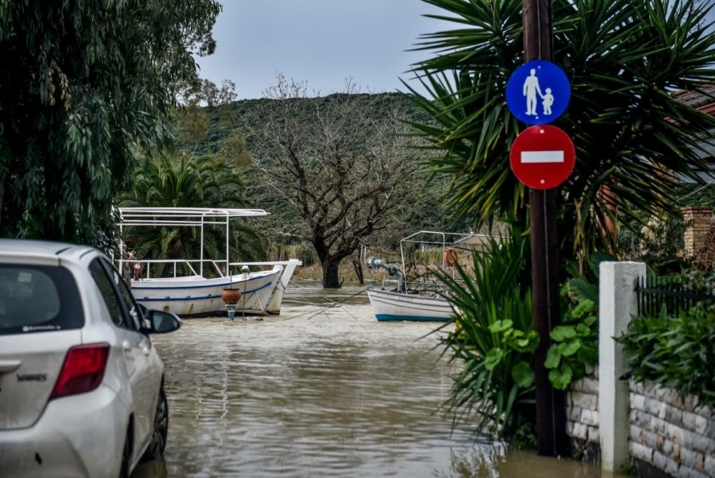 Η κακοκαιρία GAIA δείχνει τα δόντια της με καταιγίδες και δυνατούς ανέμους – Βροχές και στην Αττική