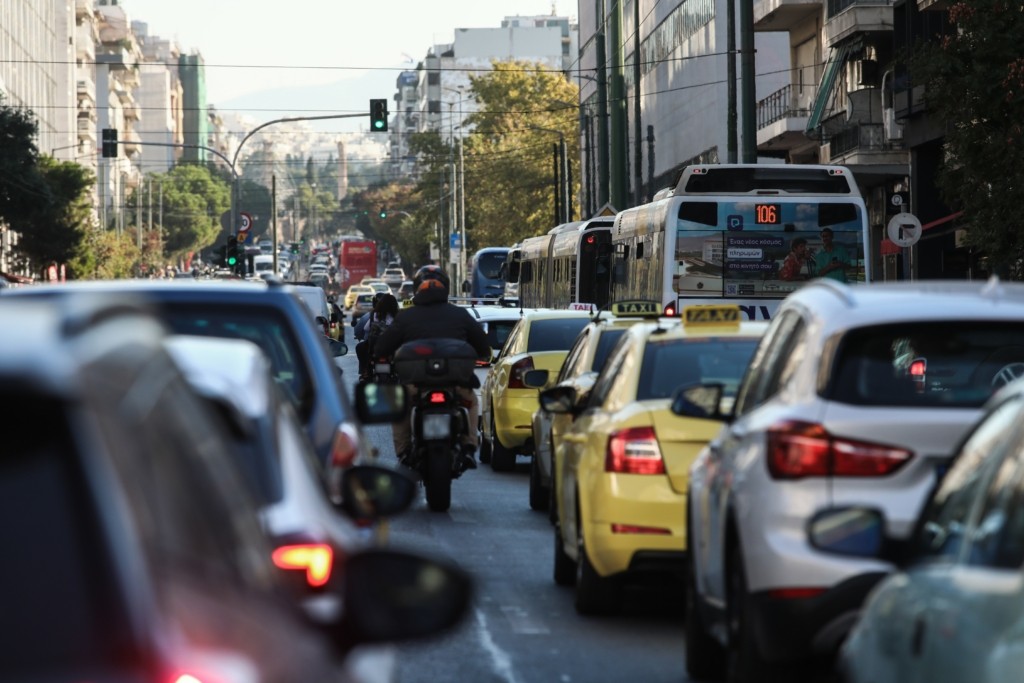 Κίνηση ΤΩΡΑ -“Πηγμένοι” οι δρόμοι της Αθήνας – Δείτε που εμφανίζονται τα μεγαλύτερα προβλήματα