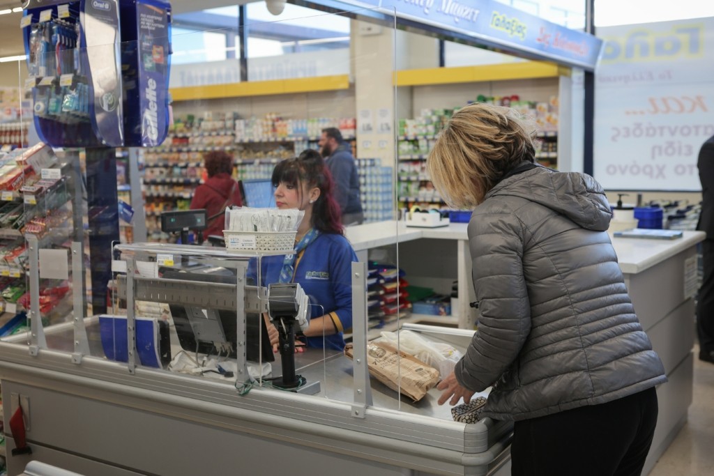 Πόσα χρήματα εξοικονομούνται με το καλάθι του νοικοκυριού – Τι αναφέρει ο Άδωνις Γεωργιάδης