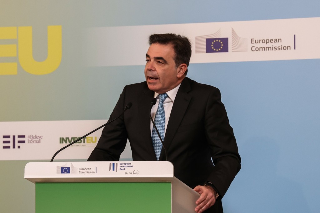 Ο σύμβουλος του Μαργαρίτη Σχοινά και η Κομισιόν διαψεύδουν ότι ελέγχεται για το Qatar Gate