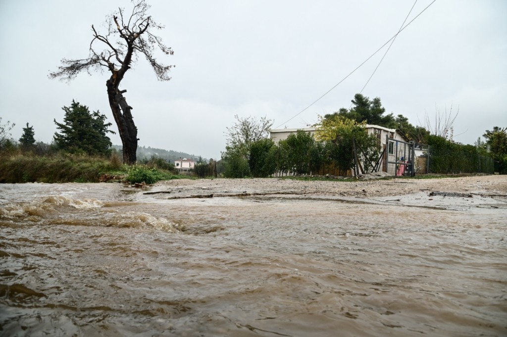Η κακοκαιρία GAIA ήδη “τσακίζει” το Ιόνιο – Μήνυμα 112 στην Ήπειρο και Κέρκυρα – Πού θα χτυπήσουν τα επικίνδυνα φαινόμενα