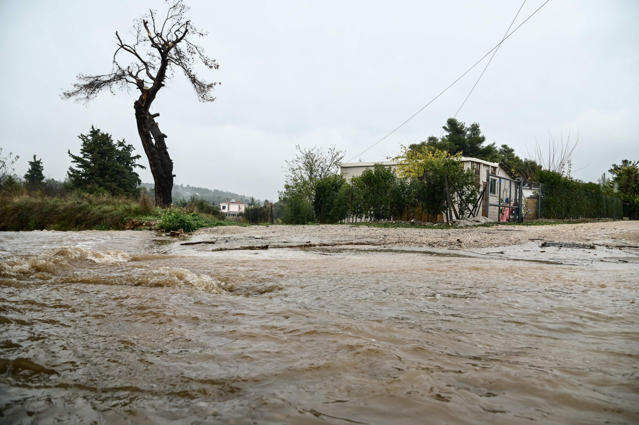 Η κακοκαιρία GAIA ήδη “τσακίζει” το Ιόνιο – Μήνυμα 112 στην Ήπειρο και Κέρκυρα – Πού θα χτυπήσουν τα επικίνδυνα φαινόμενα
