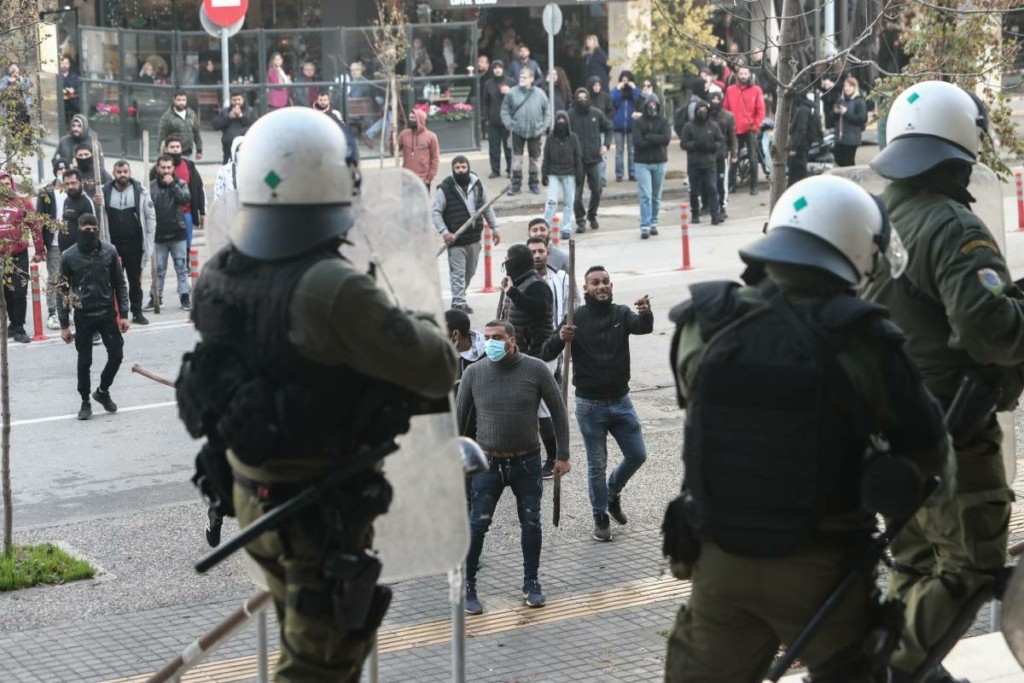 Έκρυθμη η κατάσταση έξω από τα δικαστήρια Θεσσαλονίκης – Τηλεφωνήματα για βόμβα