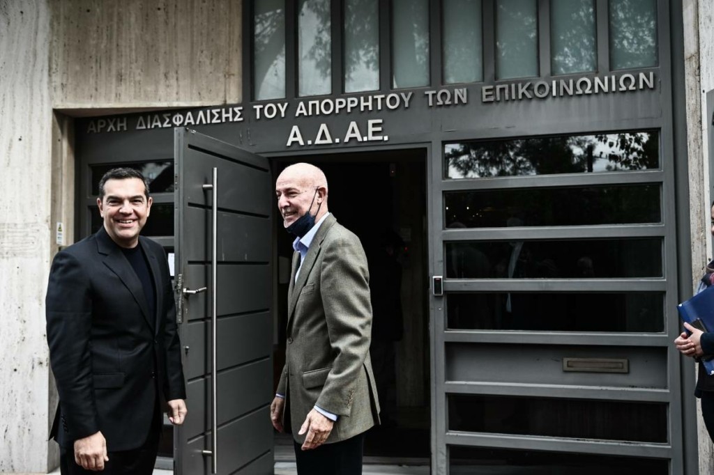 Στην ΑΔΑΕ ο Τσίπρας – “Τέλος στο κρυφτούλι με τους θεσμούς της Δημοκρατίας”