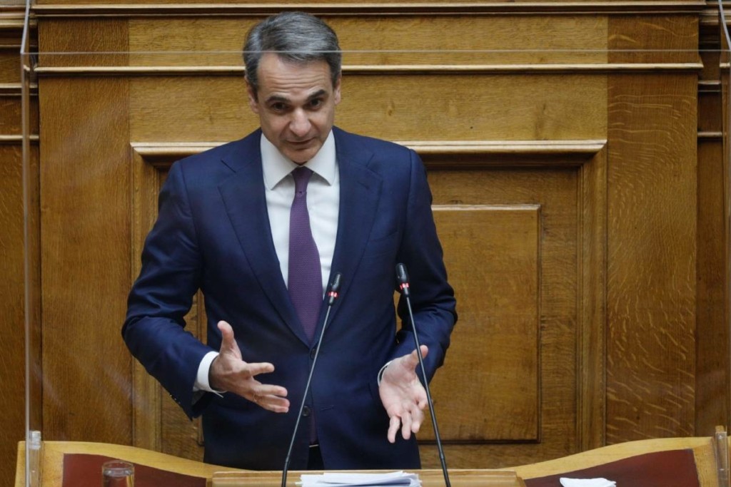Μητσοτάκης με Τσίπρα – “Ντροπή να λέτε ότι παρακολουθούσα υπουργό – Επί ημερών σας έγιναν επισυνδέσεις πολιτικών;”