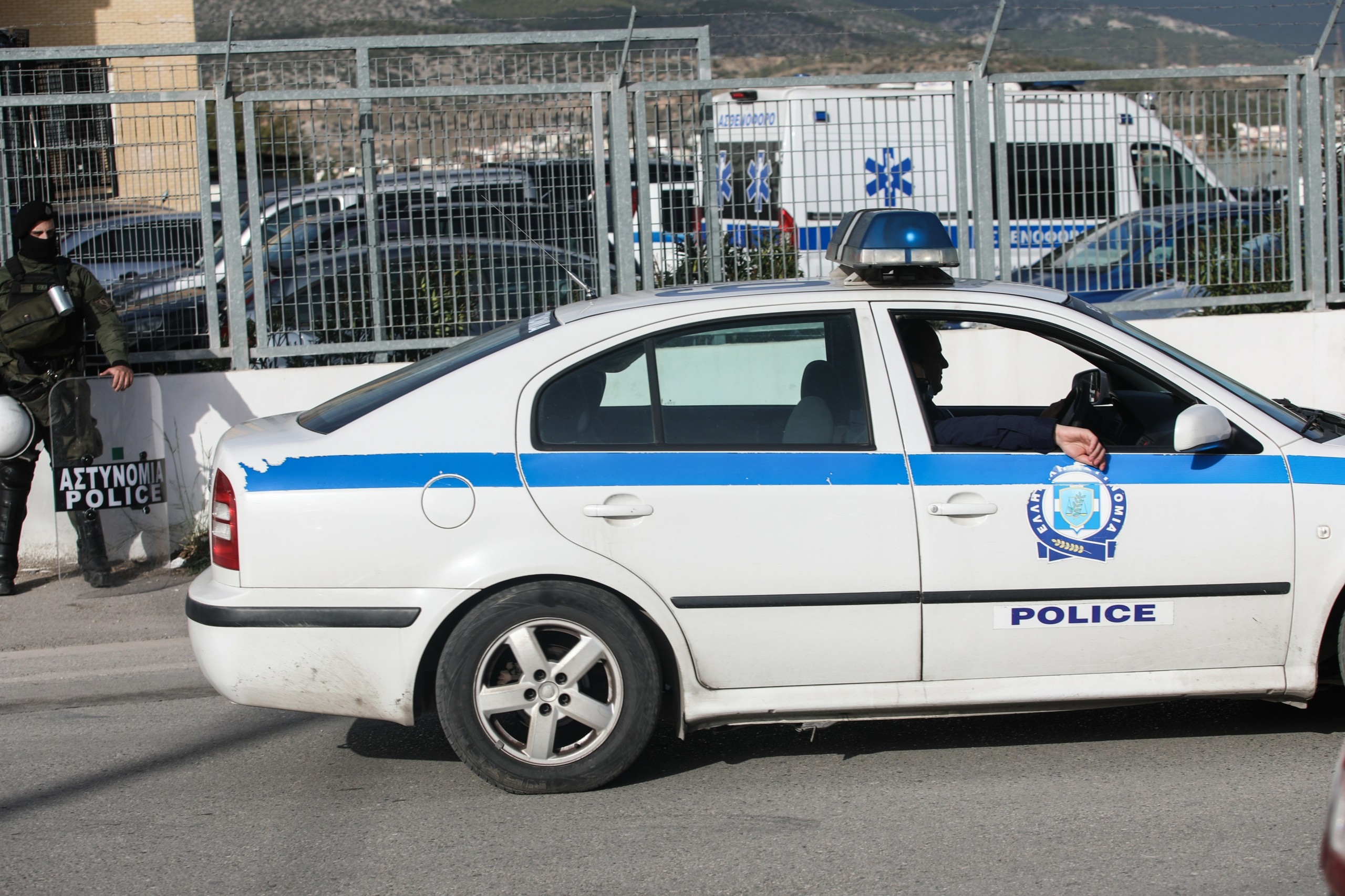 Επεισόδια από Ρομά και στη Χαλκίδα – Άναψαν φωτιές σε κεντρικό δρόμο (pic&vid)