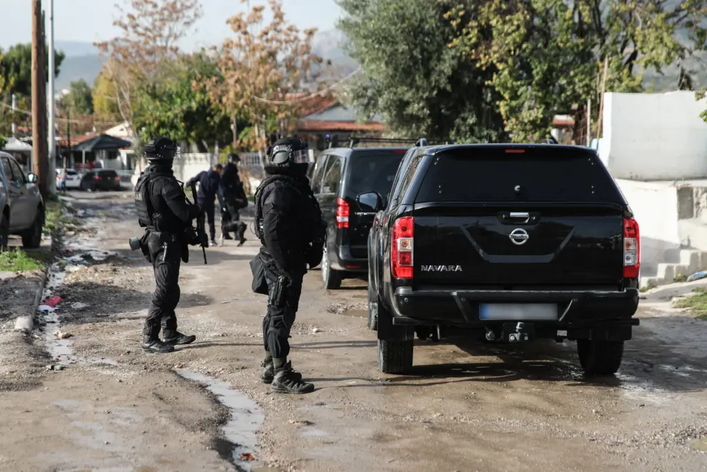 Επτά συλλήψεις και 4 προσαγωγές στη Δυτική Αττική – Συνεχίζεται η επιχείρηση της αστυνομίας