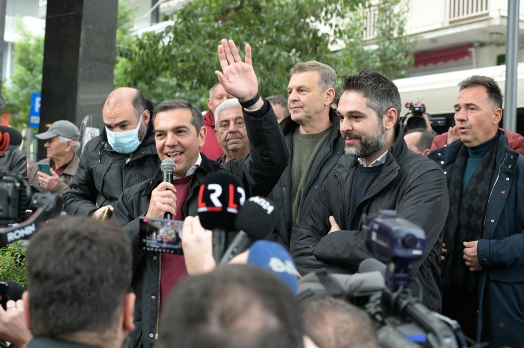 Ο θερμός υποστηρικτής του Τσίπρα, Απόστολος Γκλέτσος, τον υποδέχτηκε στη Λαμία – “Να τος, να τος ο πρωθυπουργός” (pics&vid)