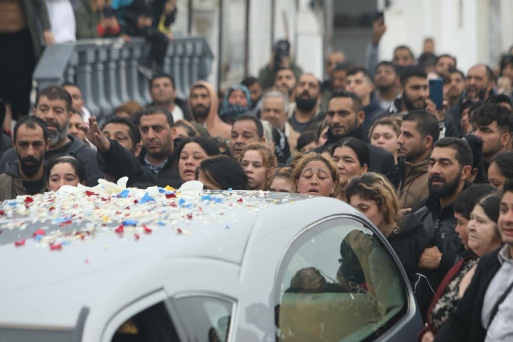 “Βράζει” η οικογένεια του 16χρονου Ρομά μετά την απόφαση για τον αστυνομικό – “Θα δείτε τι θα πάθει ο Κούγιας”
