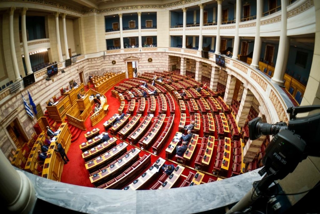 LIVE η “μάχη” των πολιτικών αρχηγών στη Βουλή για τον προϋπολογισμό 2023